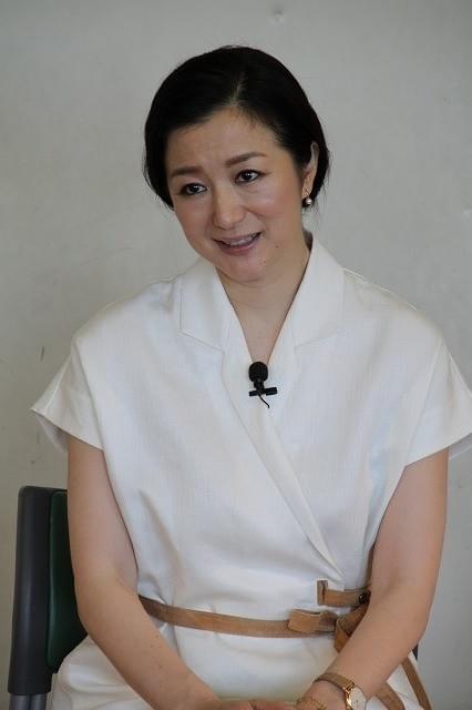 鈴木京香、慈愛に満ちた表情で「おかあさんの木」読み聞かせキャンペーン完遂！