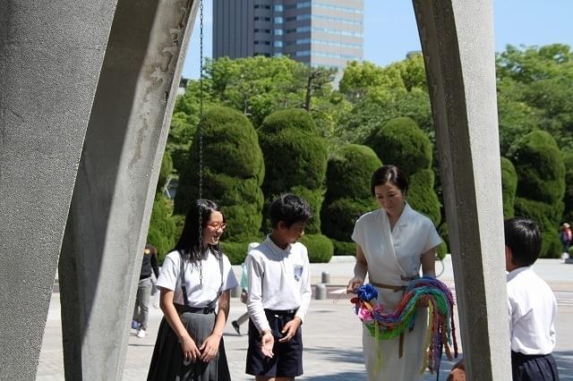 鈴木京香、慈愛に満ちた表情で「おかあさんの木」読み聞かせキャンペーン完遂！