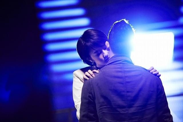 高月彩良、5月23日「キスの日」に妖艶な“殺しのキス”直前画像公開！