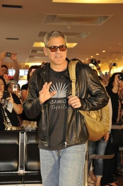 ジョージ・クルーニー、“夫婦で初来日”に空港騒然「カラオケに行きたい」