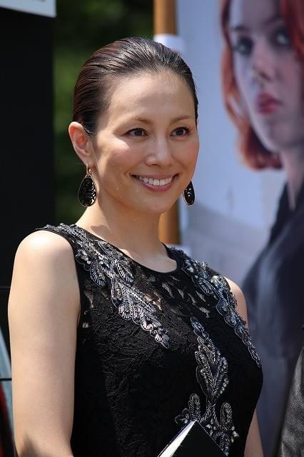 「アベンジャーズ」声優の竹中＆米倉＆宮迫、“3本の矢”で映画のヒット祈願！