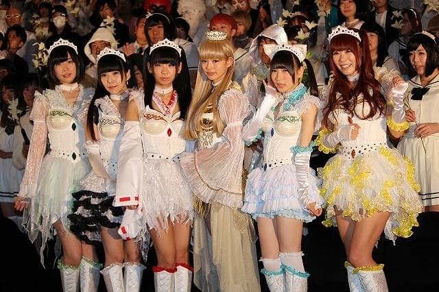 でんぱ組.inc「白魔女」コスプレにファン300人釘付け！