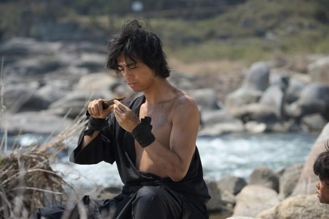 本当は脱ぐはずじゃなかった!? 斎藤工が「虎影」で“あの映画”へオマージュ！