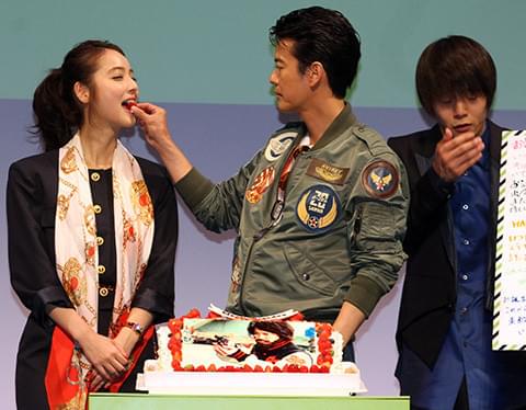 “日本のT・クルーズ”唐沢寿明、毒舌連発もサプライズ誕生日には素直に「うれしいね」