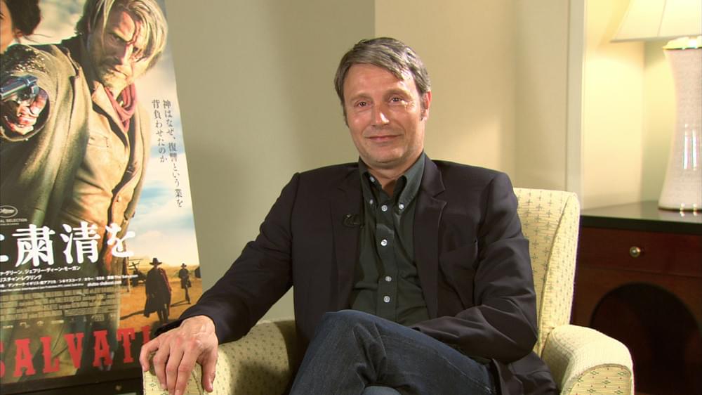 “北欧の至宝”マッツ・ミケルセンが日本語で「コンニチハ」！メッセージ動画入手