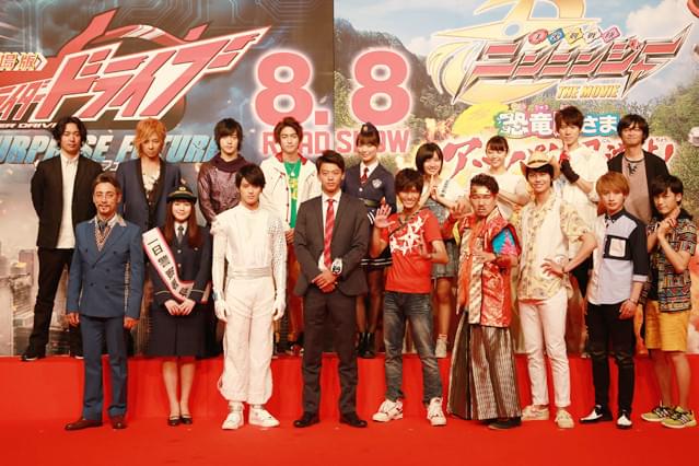 竹内涼真、汗ばむ真剣佑をタオルでフキフキ