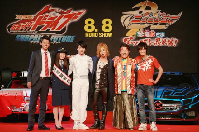 竹内涼真、汗ばむ真剣佑をタオルでフキフキ