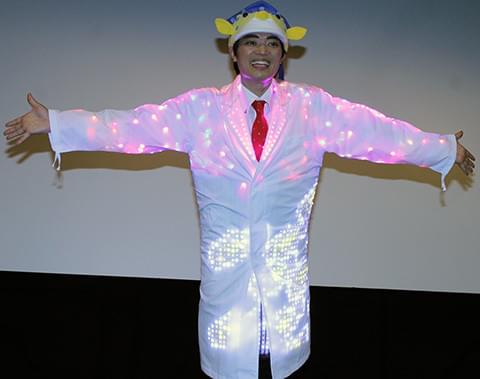 さかなクン 主演映画で“電飾”白衣披露「ギョギョギョ～！スター・ギョーズみたい」