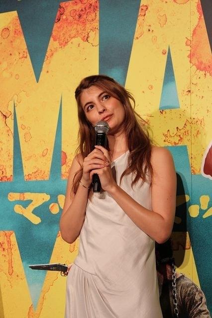 マギー、「マッドマックス」C・セロンに感化され、丸刈りOK宣言！