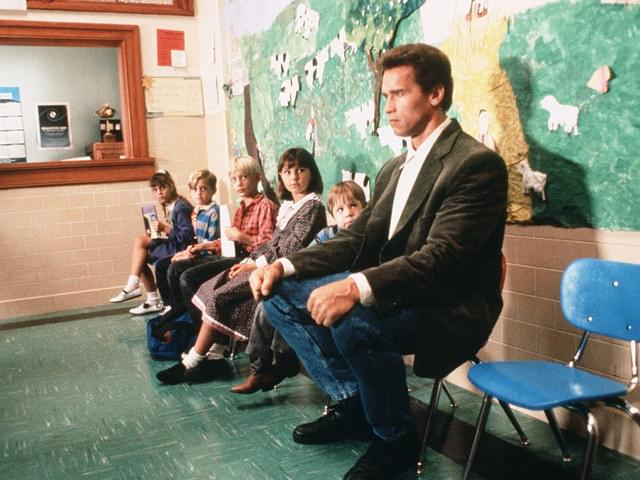 シュワ主演「キンダガートン・コップ」リメイクへ