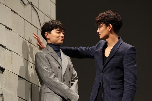 “壁ドカン”を披露した岡田将生と染谷将太