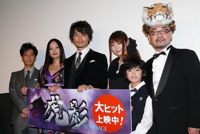 斎藤工“主演兼宣伝”に燃えた「虎影」初日に、「これからも手で届ける」と決意新た