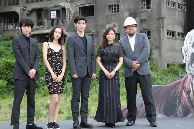 三浦春馬、水原希子ら軍艦島に“進撃”！撮影以来の凱旋に感無量