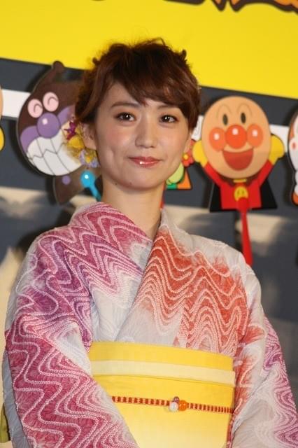 大島優子、浴衣姿で「アンパンマン」初日に登場！クリームパンダと対面しご満悦