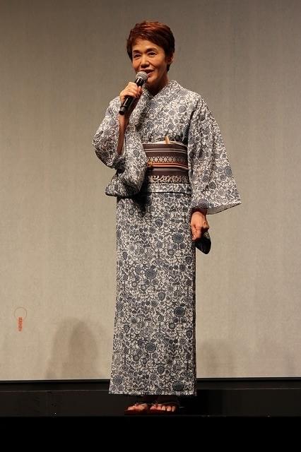 「インサイド・ヘッド」声優の竹内結子＆大竹しのぶ、女性書家・紫舟の生パフォーマンスに感動！