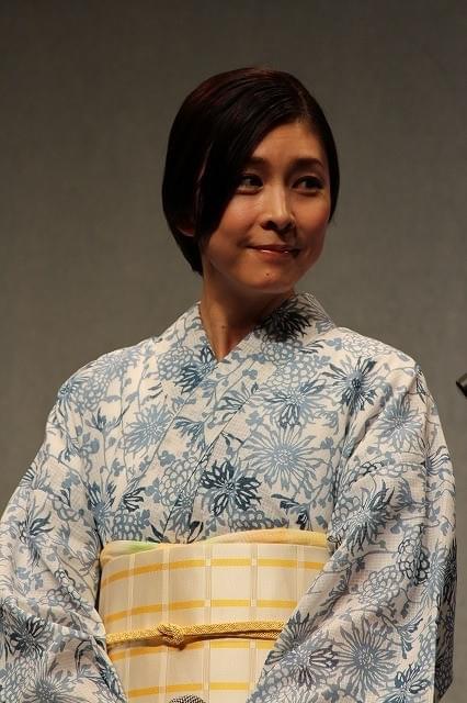 「インサイド・ヘッド」声優の竹内結子＆大竹しのぶ、女性書家・紫舟の生パフォーマンスに感動！