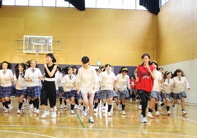 トリンドル＆篠田＆真野、女子高生100人と“リアル鬼ごっこ”「恐怖思い出した」