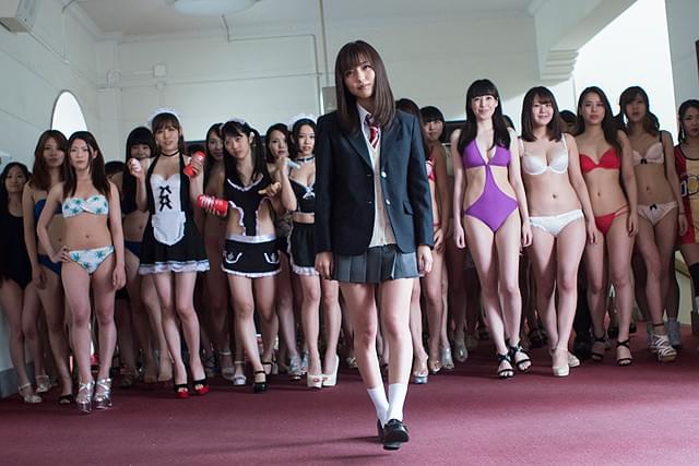 真野恵里菜のスカートめくれる「映画 みんな！エスパーだよ！」場面写真一挙公開