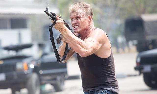 キレのあるアクションを見せるドルフ・ラングレン