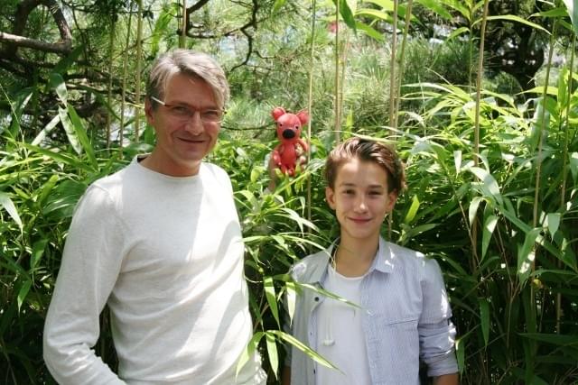 チェコのへなちょこテディベア「クーキー」 オスカー監督が実写とパペット融合でリアルな自然界を描く