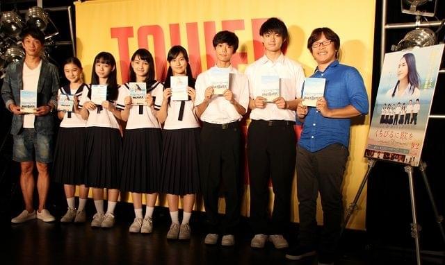 「くちびるに歌を」キャスト、三木孝浩監督にバースデーソングをプレゼント！