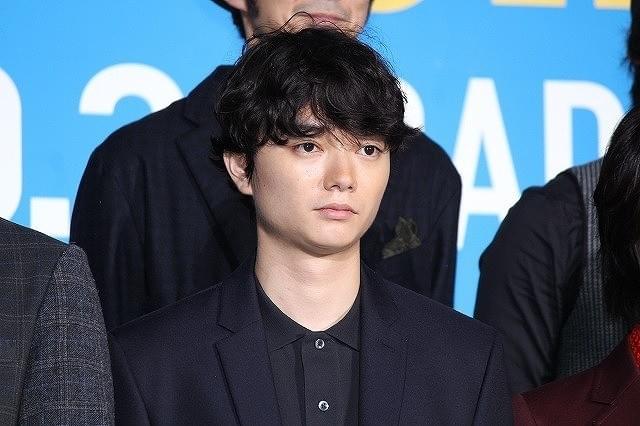 舞台挨拶に立った染谷将太