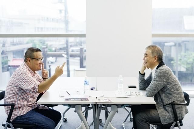 石坂健治氏と中田秀夫監督による対談風景