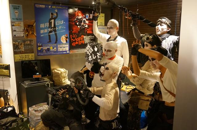 劇場ロビーには本気のコスプレイヤーが集まり撮影会状態。