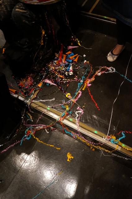 上映後のゴミは瞬く間に片づけられた。立つ鳥跡を濁さず。