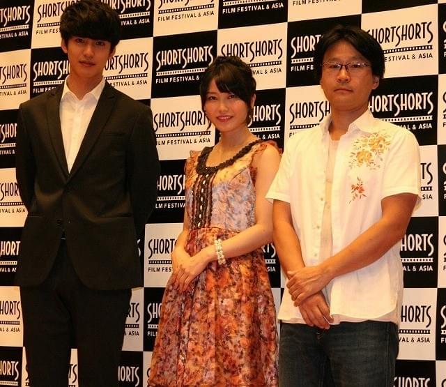 横山由依、大野拓朗に「出会った瞬間『初恋だ』って思った」と告白され大照れ