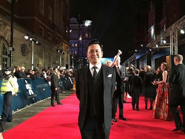 「007」英国プレミア参加のくりぃむ有田、D・クレイグに間違われる!?