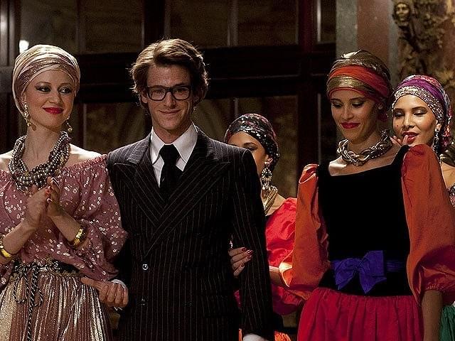 モードの帝王のスキャンダラスな真実を描く「サンローラン」予告編が公開