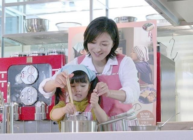 完成記念イベントに出席した広末涼子と赤松えみなちゃん