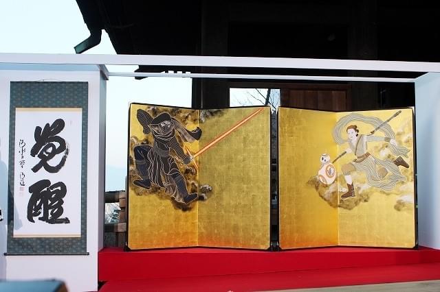 「スター・ウォーズ」屏風が京都でお披露目！レイ＆BB-8＆カイロ・レンが風神雷神に