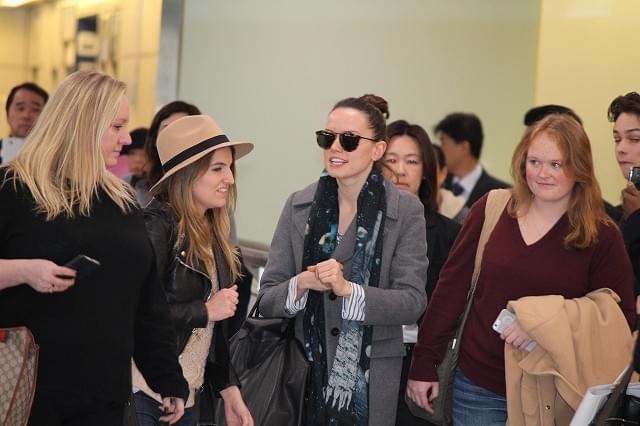 「スター・ウォーズ」最新作キャスト3人＆J・J・エイブラムス監督が来日！ファン300人が熱狂