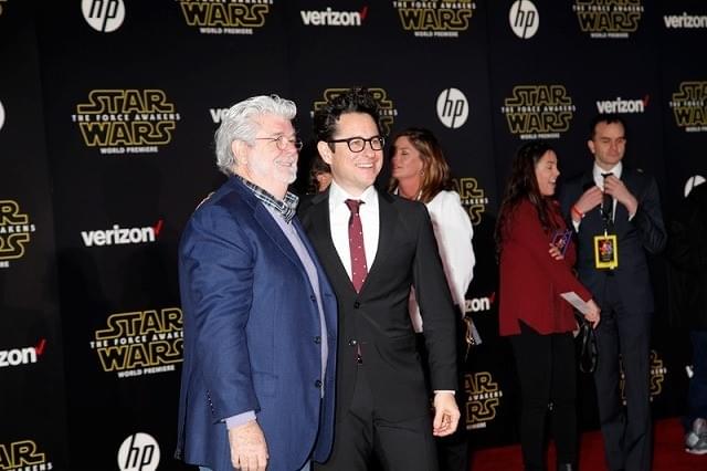 「SW フォースの覚醒」がハリウッドをジャック！厳戒態勢のもと3劇場で上映