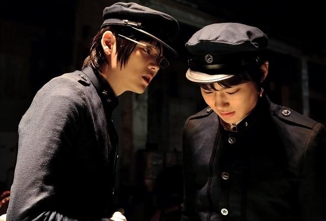 野村周平×古川雄輝「ライチ☆光クラブ」ダークな色彩象徴する劇中カット披露！