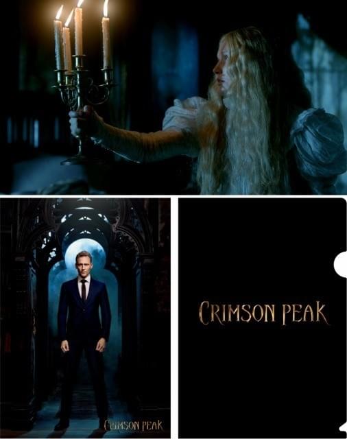 来場特典のポストカード（写真左下）と ミニクリアファイル（写真右下）