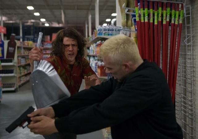 カップ麺、トマト缶、何でも武器に！「エージェント・ウルトラ」最強コンビニバイトは戦闘に“いくら”使った？