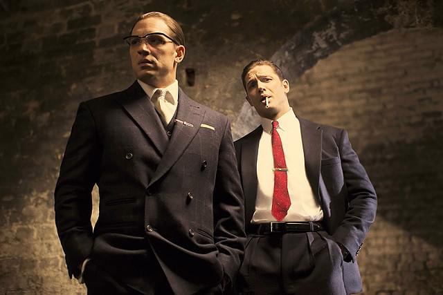 トム・ハーディが1人2役で双子のギャングを演じた「レジェンド」、6月18日公開決定