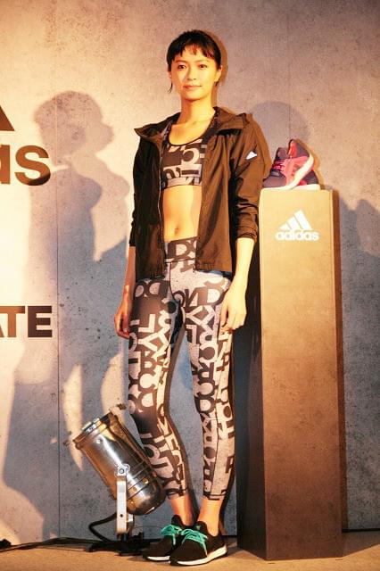 榮倉奈々が美腹筋披露！ブラトップ＆タイツでイベント登場