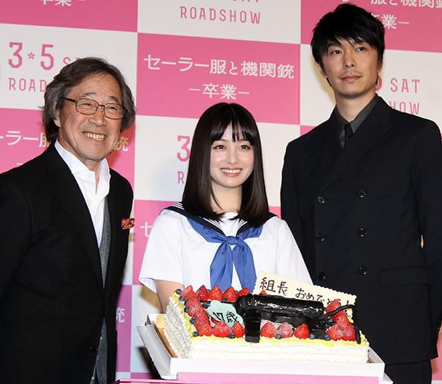 橋本環奈組長感激、17歳バースデーに50歳年上の若頭・武田鉄矢から“贈る言葉”