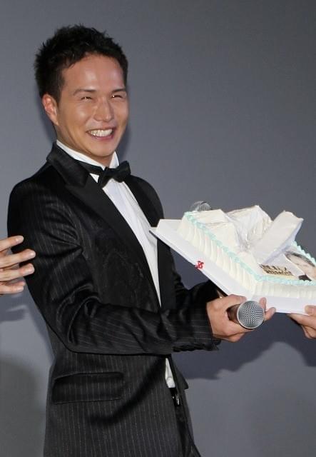 市原隼人、舞台挨拶での誕生日サプライズに大照れ「祝われるのは苦手」