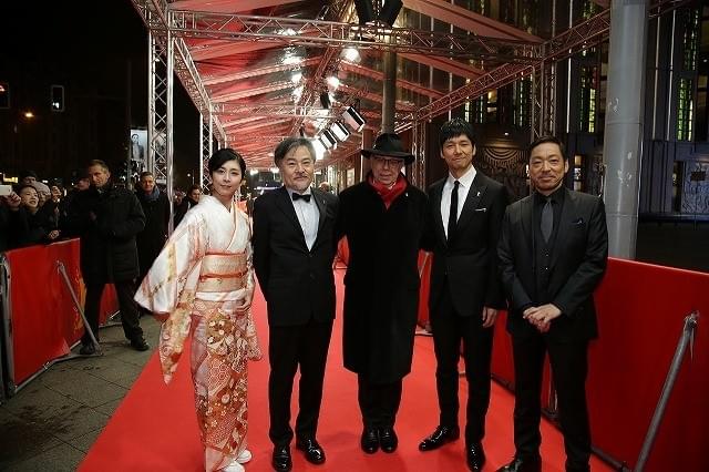黒沢清新作「クリーピー 偽りの隣人」ベルリン上映で拍手喝さい