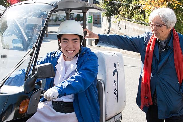 「家族はつらいよ」出演の徳永ゆうき、“指パッチン”で「男はつらいよ」主題歌を歌う