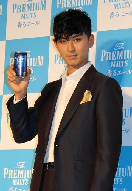 松田翔太、年下俳優との“家飲み”明かす「饒舌になっちゃいます」