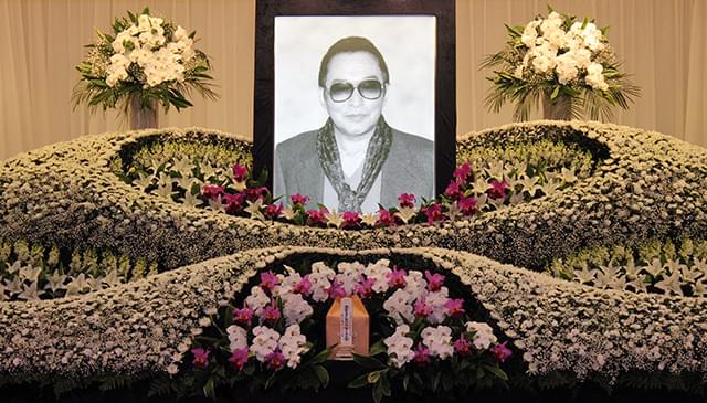 安藤昇さんお別れの会に700人参列、梅宮辰夫は「体調不良」で中座