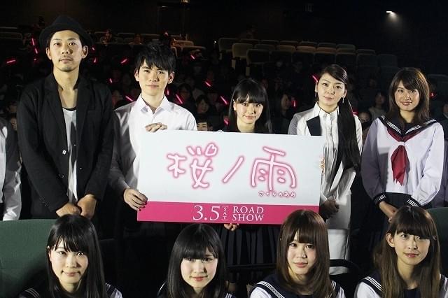 山本舞香、セーラー服姿で「桜ノ雨」を合唱！「本当にいい歌」と大感激