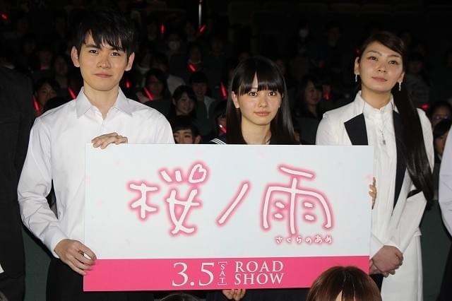 山本舞香、セーラー服姿で「桜ノ雨」を合唱！「本当にいい歌」と大感激