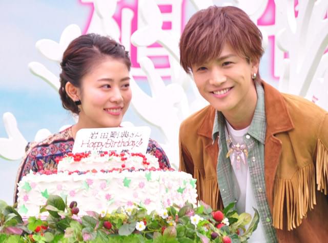 27歳になった岩田剛典とケーキで祝福した高畑充希